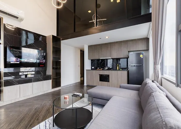 Spacious Luxury Loft Condo- Super Views! 5 Min Bts Apartment *