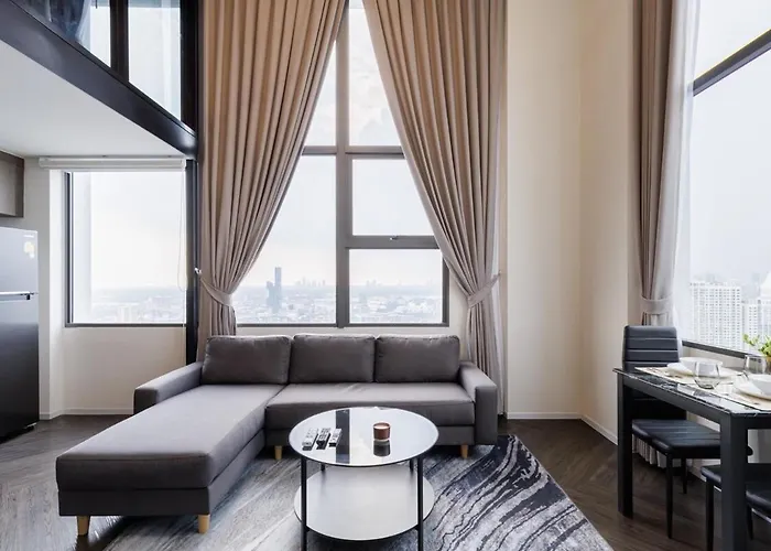 Spacious Luxury Loft Condo- Super Views! 5 Min Bts *