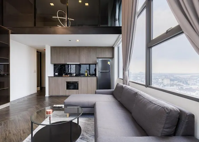 Spacious Luxury Loft Condo- Super Views! 5 Min Bts