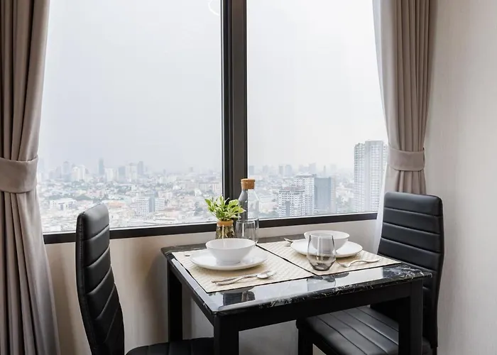 Spacious Luxury Loft Condo- Super Views! 5 Min Bts Apartment *