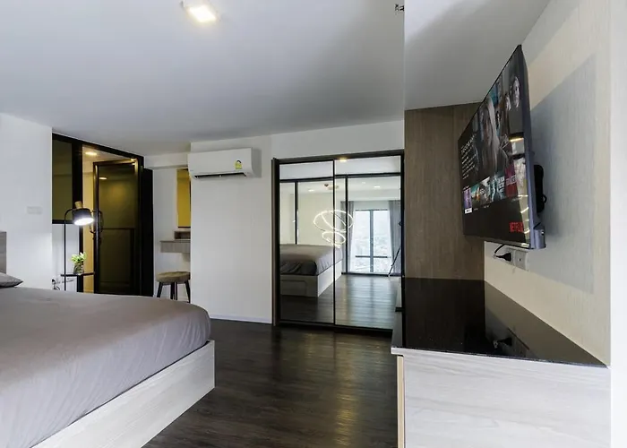Spacious Luxury Loft Condo- Super Views! 5 Min Bts Apartment Bangkok