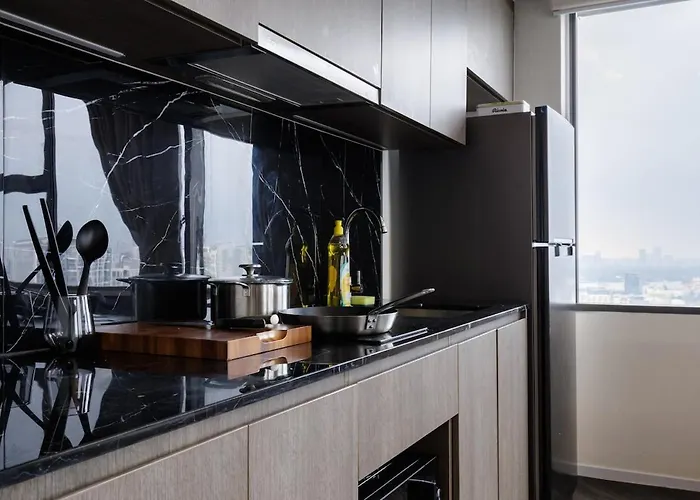 Spacious Luxury Loft Condo- Super Views! 5 Min Bts Apartment *