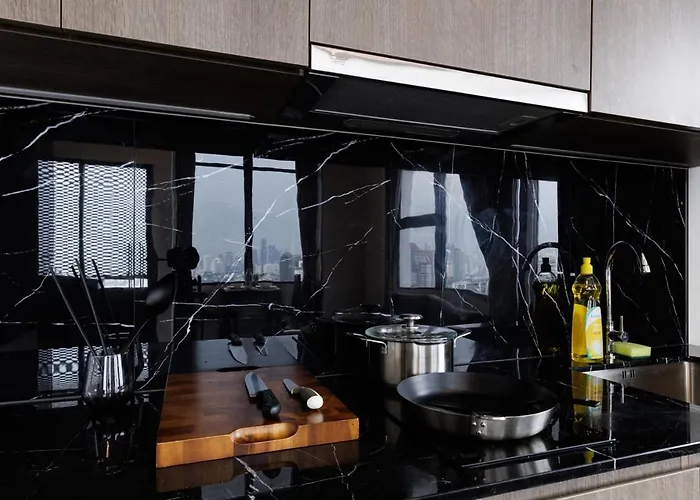 Spacious Luxury Loft Condo- Super Views! 5 Min Bts Apartment